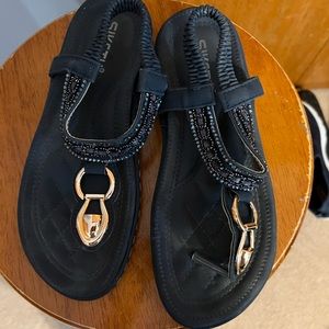 Women's Siketu‎ Navy Blue Darla 6B Sandal. EUC Beaded